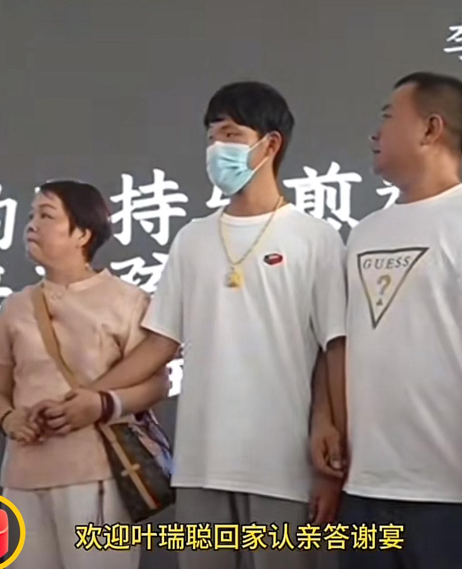 了解了叶锐聪养父母的情况我突然觉得不认命不行,有些东西就是注定的。叶锐聪的养