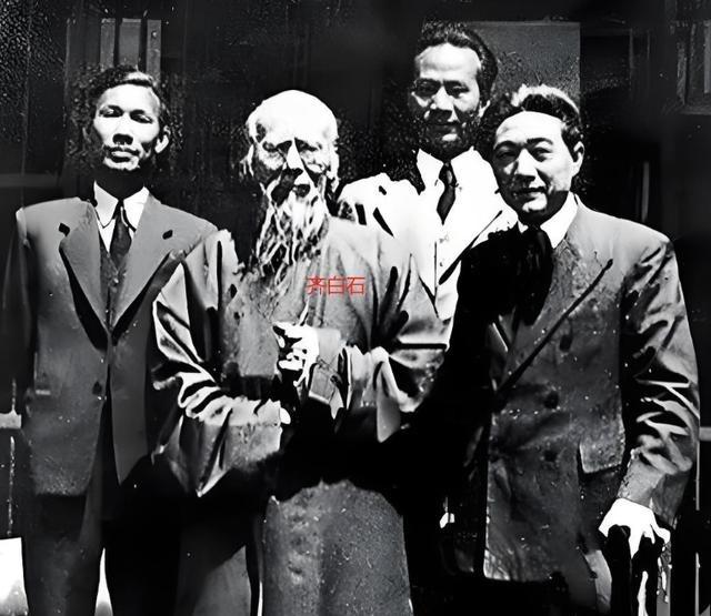 1926年，齐白石在北京购置了一四合院，想要找一个看门人。一个晚清老太监主动上门