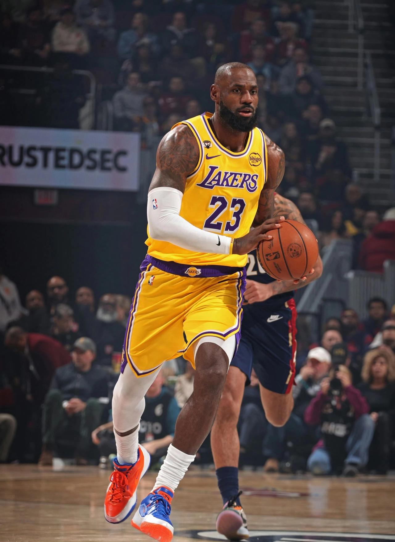 有件事，不知当讲不当讲，詹姆斯想超越乔丹，基本没可能了。乔丹28岁就拿下