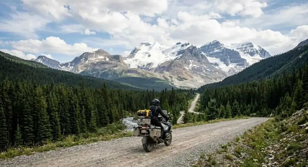 摩旅5大骗局盘点：遇到这些情况直接拧油门走1.“借油钱”骗局：两人骑好车拦