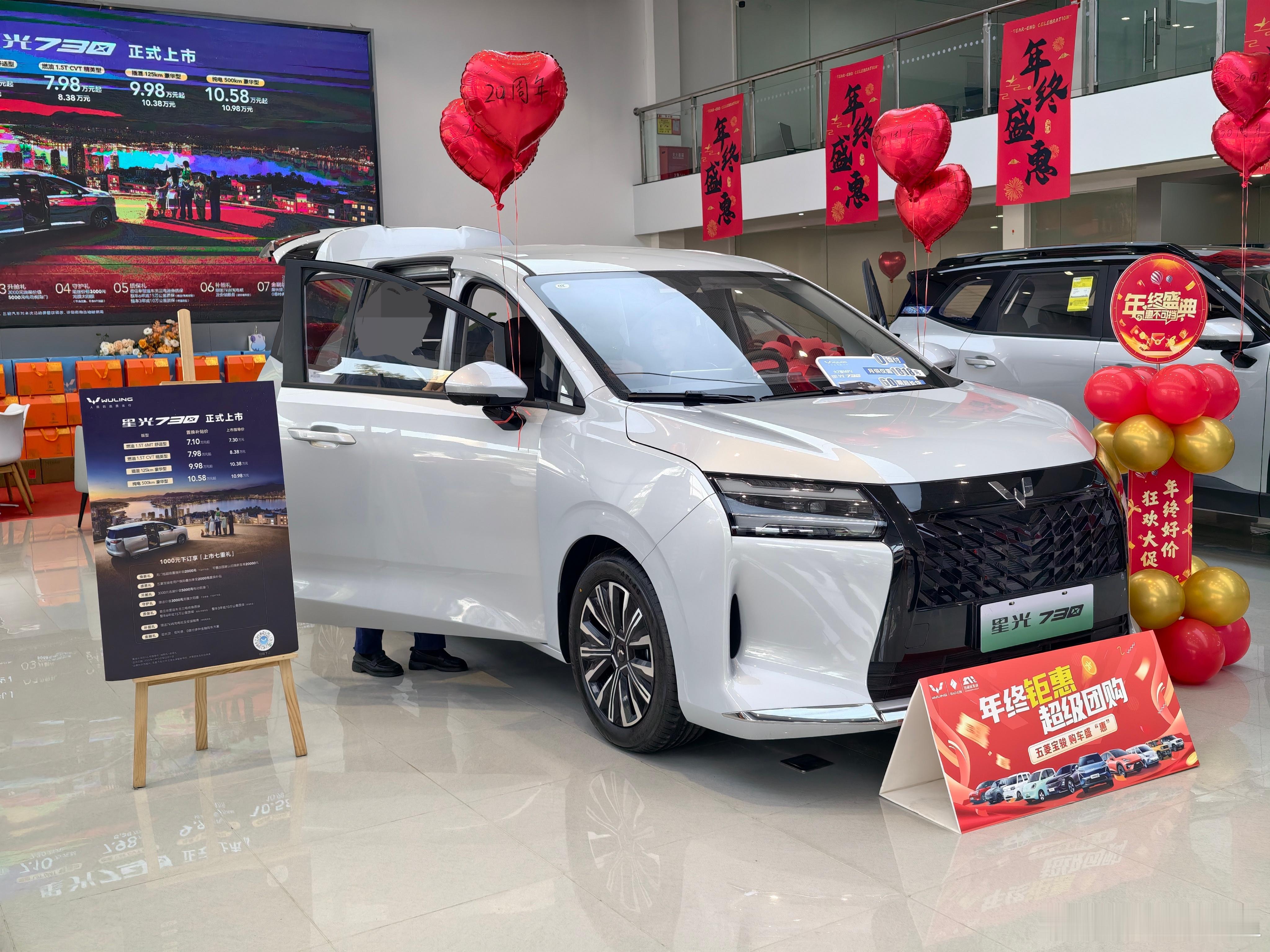 累趴的一天，最大的惊喜是带老妈看了五菱星光730，老人家看到电动侧滑门就懵了。“