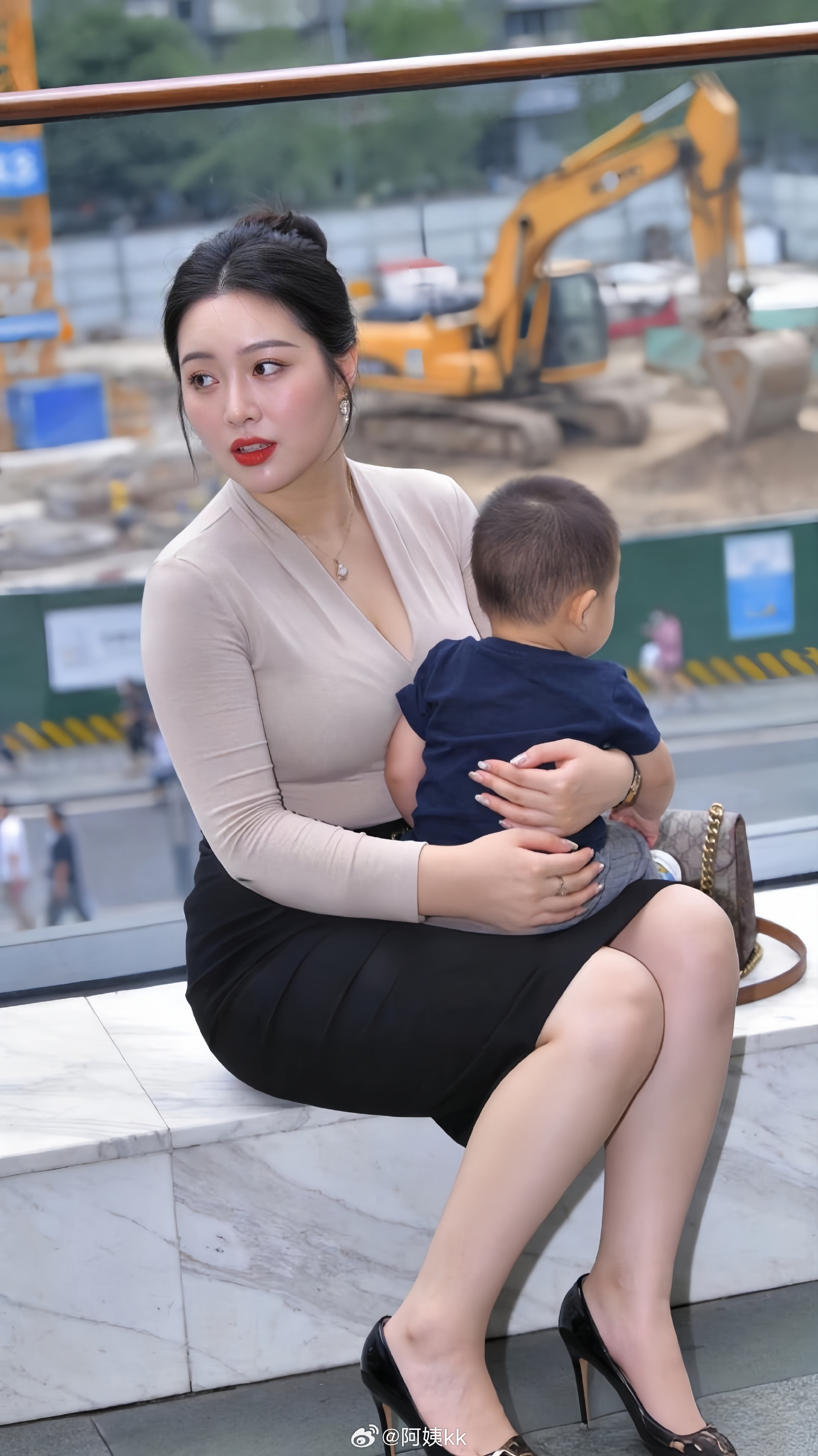 这是我见过最美的妈妈，没有之一！​​​​