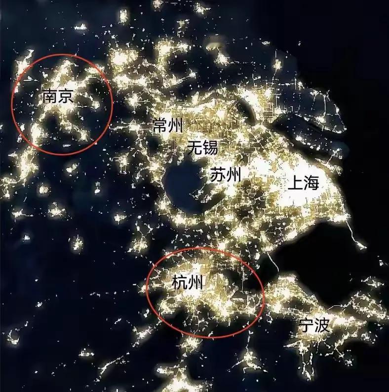 长三角夜光图连夜摊牌：杭州把南京彻底甩开，省会之王已无悬念！一张夜光卫星图，撕