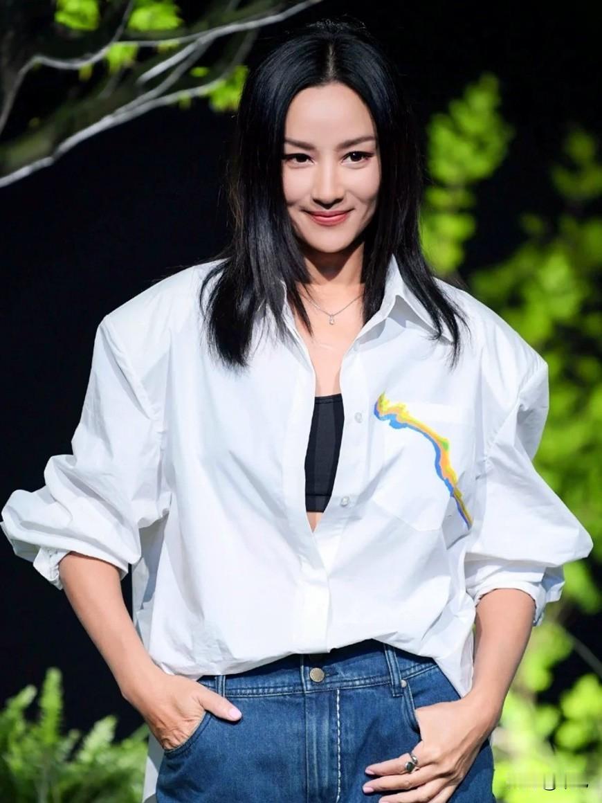 初次见面，氛围有点冷，刘宇宁主动介绍自己：我是个歌手。瞿颖反问：有这么高的歌手吗