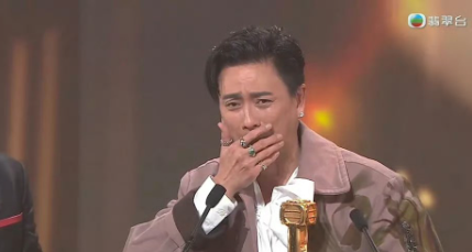 黄宗泽这个人该做的事情一件也没做没有结婚，没有生孩子，现在快50岁了也没有女