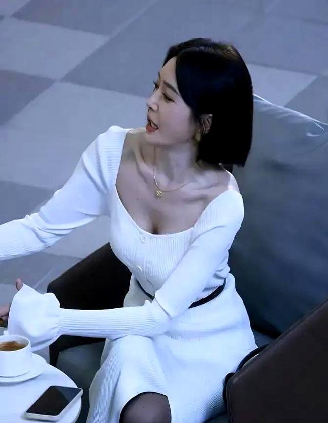 “生不出”还是“不想生”？秦岚直接硬刚：我自己的人生，自己盖章！这话够劲儿。