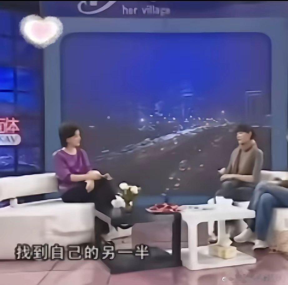 杨澜问:“你的理想生活状态是什么”李小冉回答:“我的理想生活状态，就是找到自己的