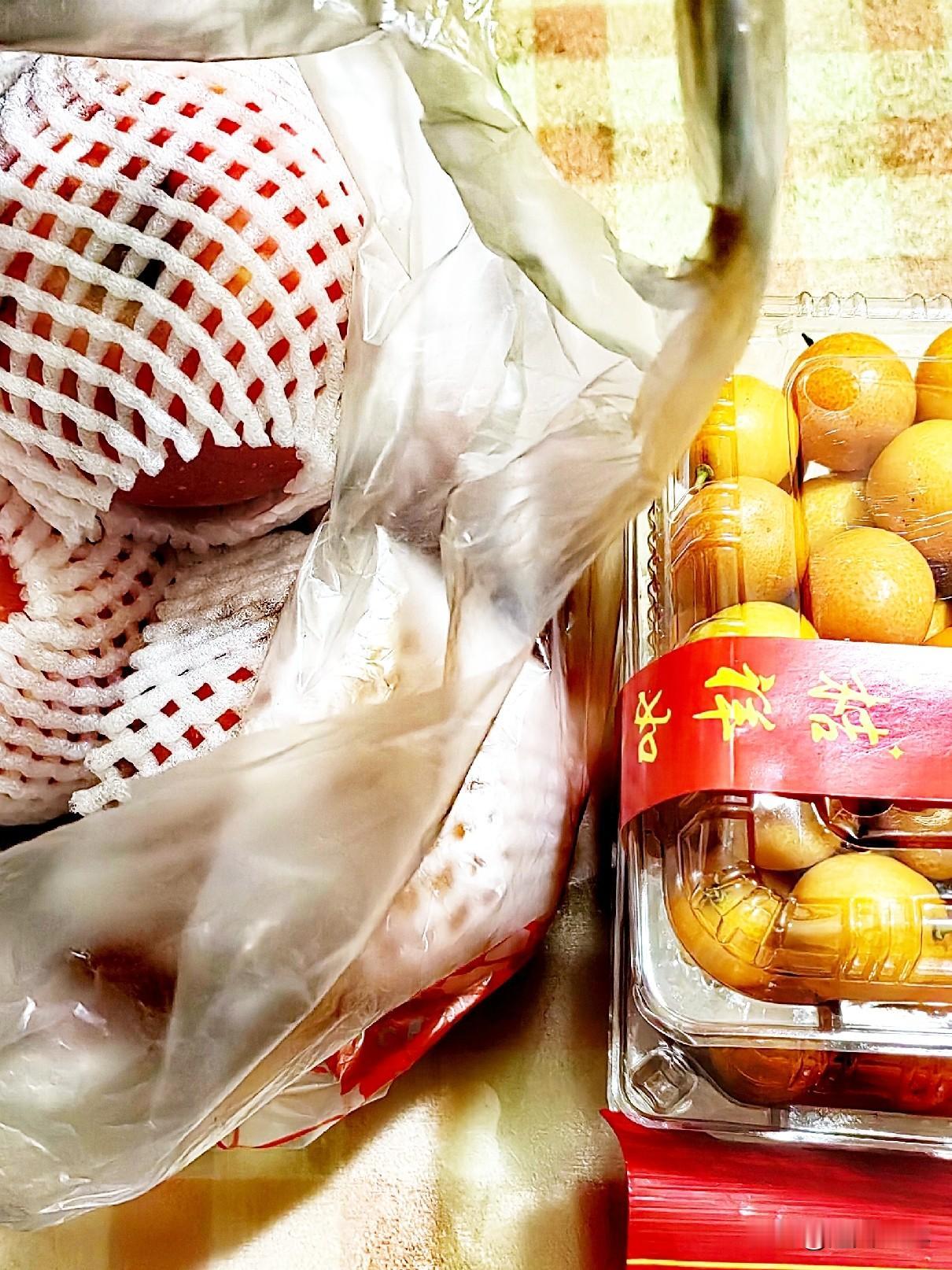 今天被感动到了，年过70多岁的二姑姐，坐车1个多小时来我家看我老公了。今天上