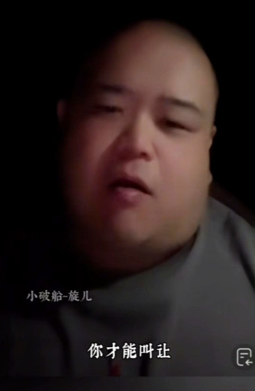 德云社又内讧？前徒弟直播开撕，老东家集体下场。这回不是师徒情深翻车，而是直播