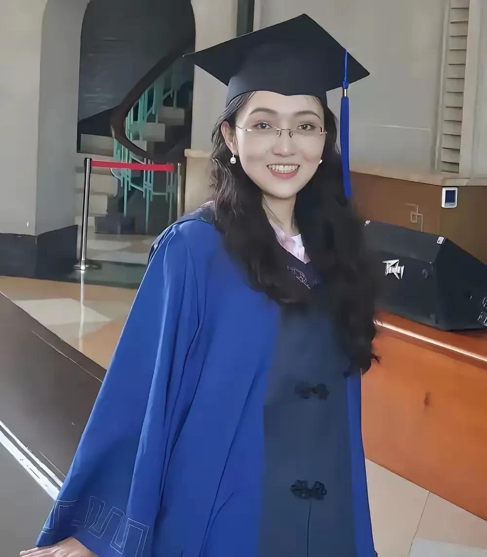武汉大学杨景媛，外貌很漂亮，眼神很温润，却如此的不简单，不仅仅可以让一个学习优秀