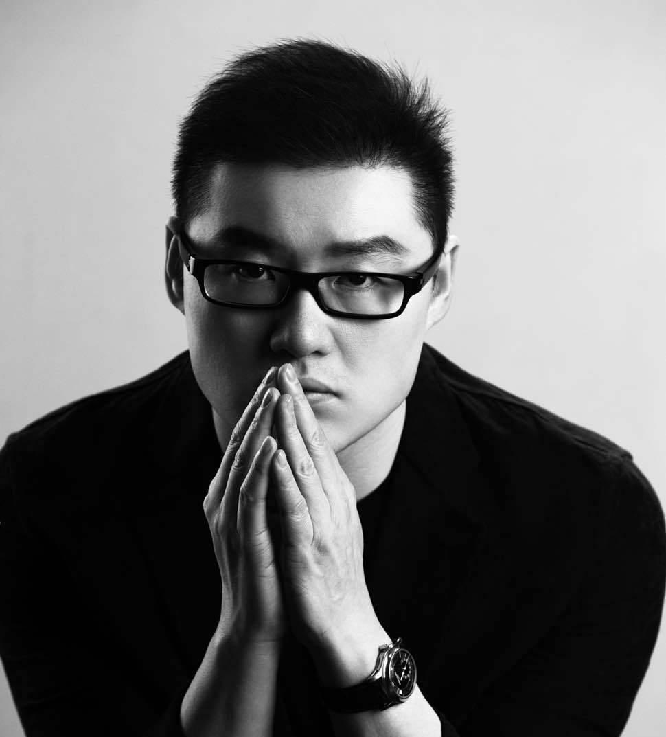 从穷小子到百亿富豪，他的大起大落太真实浙江小伙王麒诚，真的太传奇。大二8