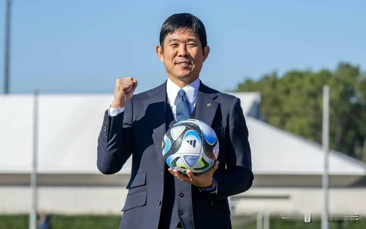 日本男足主帅森保一真是煞费苦心！今天日本队出征美加墨世界杯的26人大名单出炉，在