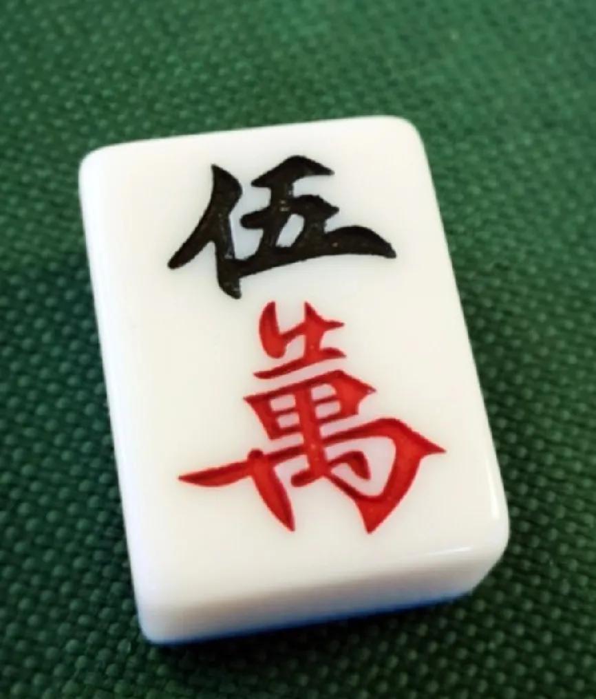 目前采用繁体字的地区：1，台湾省：繁体字2，香港：繁体字3，澳门：