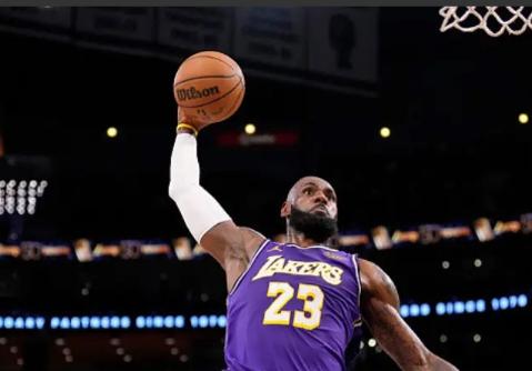 詹姆斯尴尬了！湖人119-115逆转76人，赛后湖人主帅谈到本场比赛球队的表