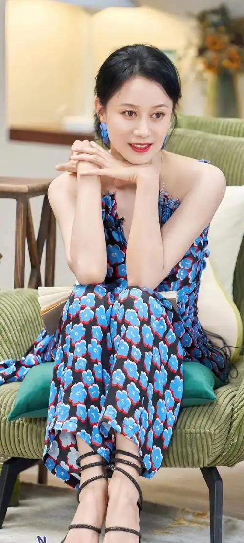 4月7日，“倪虹洁一个人要赡养5个老人”的话题冲上热搜，引发大众关注与热议。倪虹