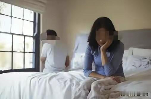 浙江一男子，在网上约了一女子去酒店见面，说好的1000元，谁知，见面后女子却嫌男