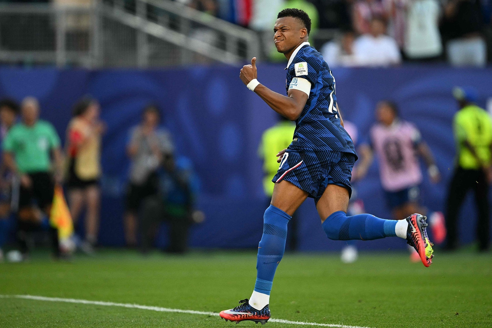 王者之师! 法国队本届世界杯5战全胜, 不败之姿挺进8强将战摩洛哥