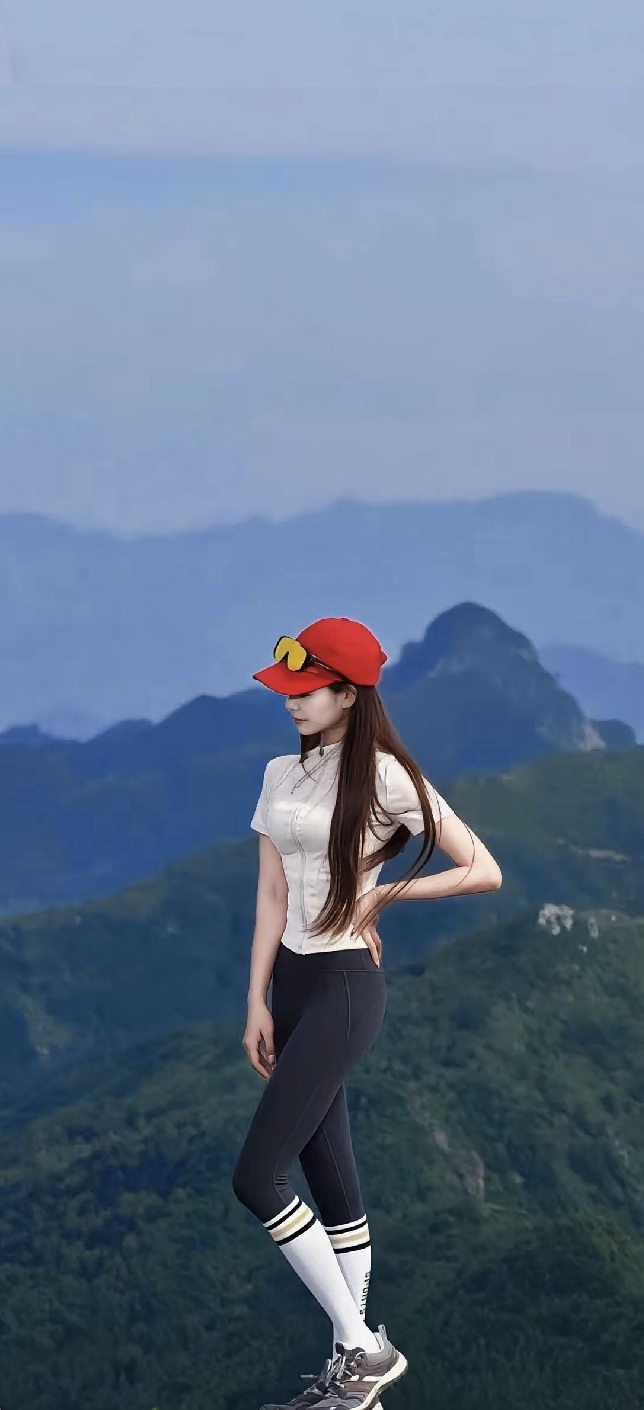 山高水长路，心远意自闲。