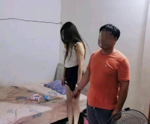 广东，一男子花500块钱跟一女子开房，别看他年纪不小，可身体是真的好，女子都累了
