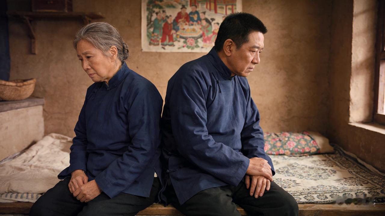 有这么一对老夫妻，从来不互相交流说话。他们不说话，不是平时生气了谁也不理谁，而是