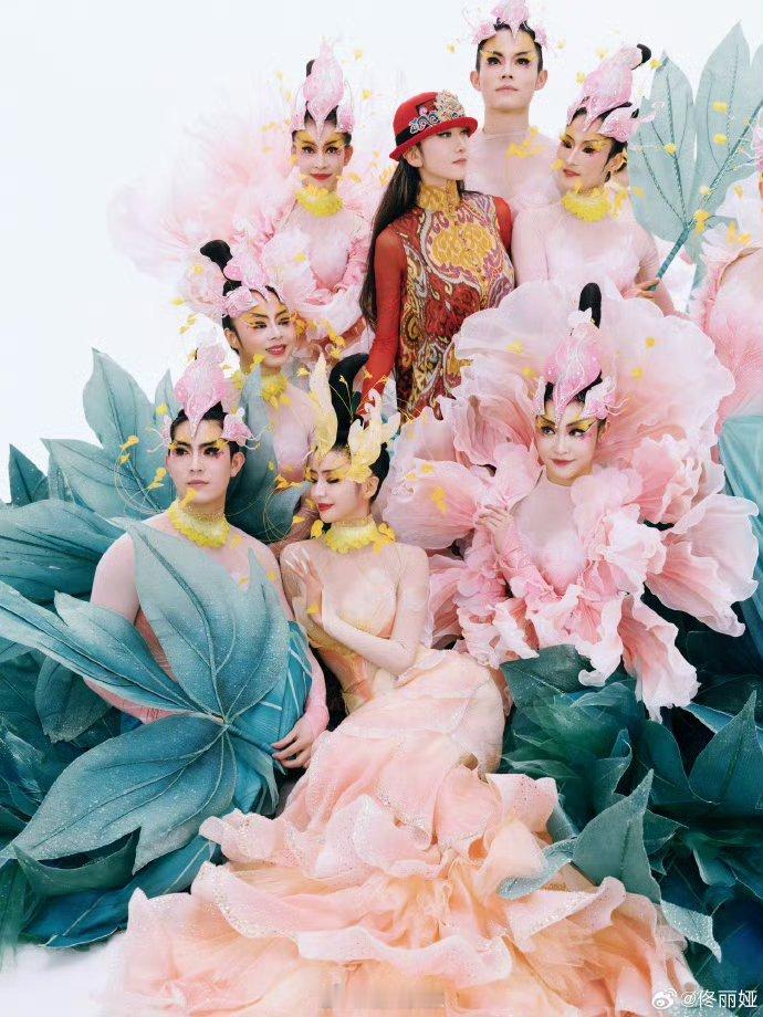 佟丽娅祝大家花开富贵佟丽娅发文回应参加河南春晚惊喜联动，圆梦成真！佟丽娅坦言接