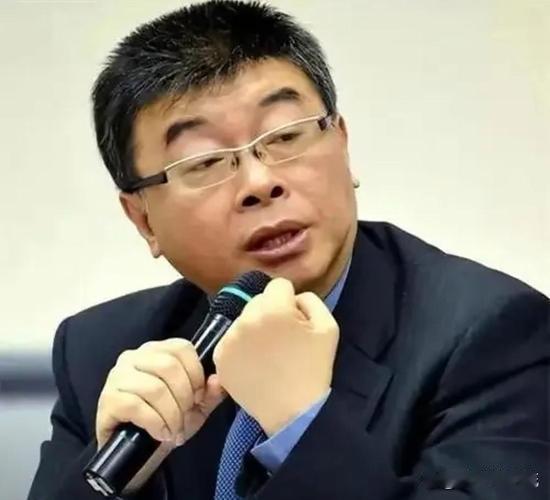 听说了吗？邱毅又爆大料了！那个日本的高市早苗，她家祖上可真不干净。她爷爷高市利彦