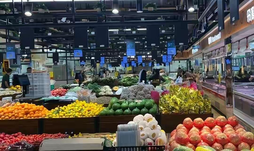 如今逛超市、菜市场，细心的人都能发现明显变化，这些细节藏着当下大众生活与消费的真