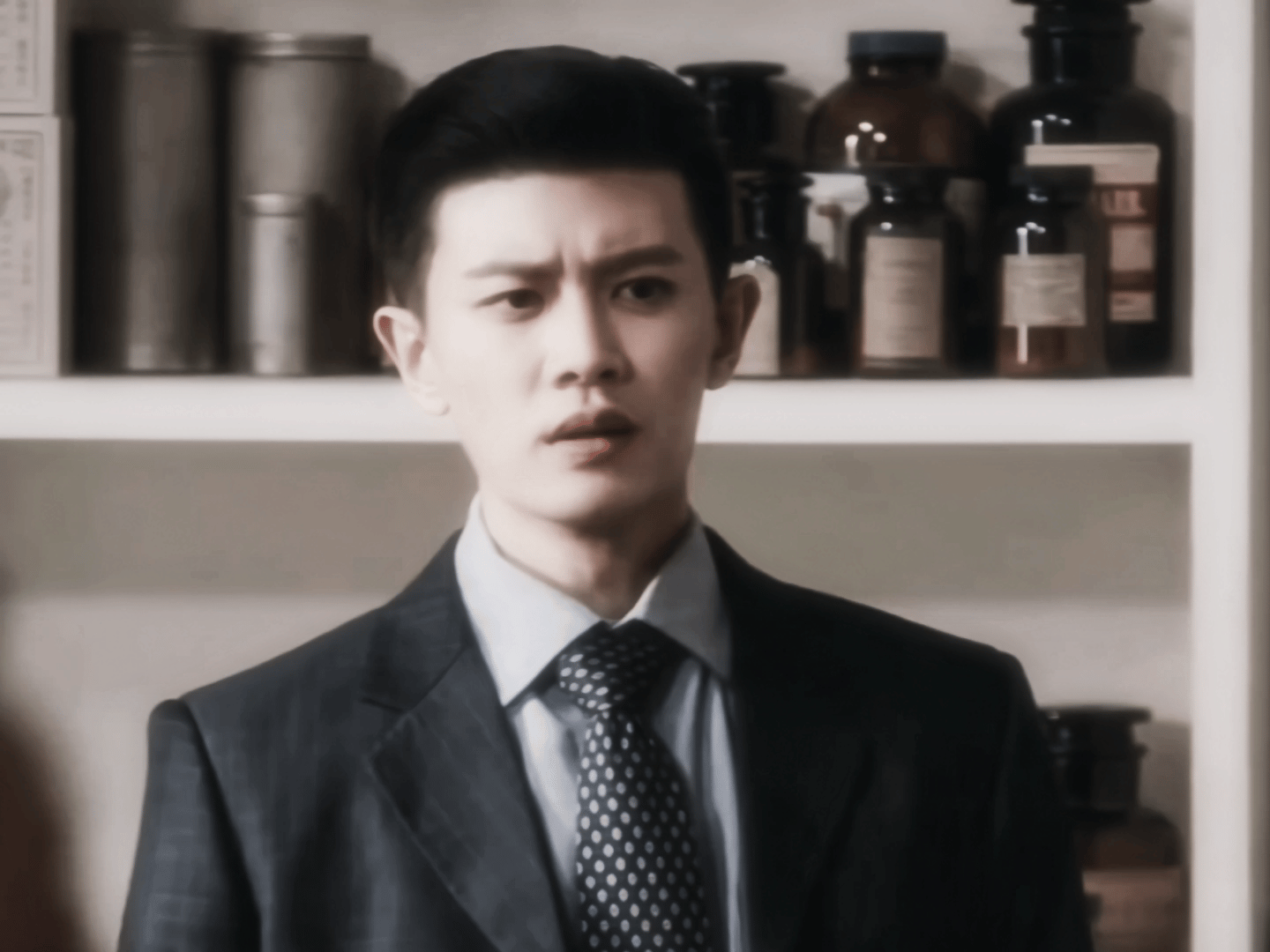 任嘉伦把看我眼色行事演得具像化了一个眼神就能带动整个团队的节奏，任嘉伦这波演技