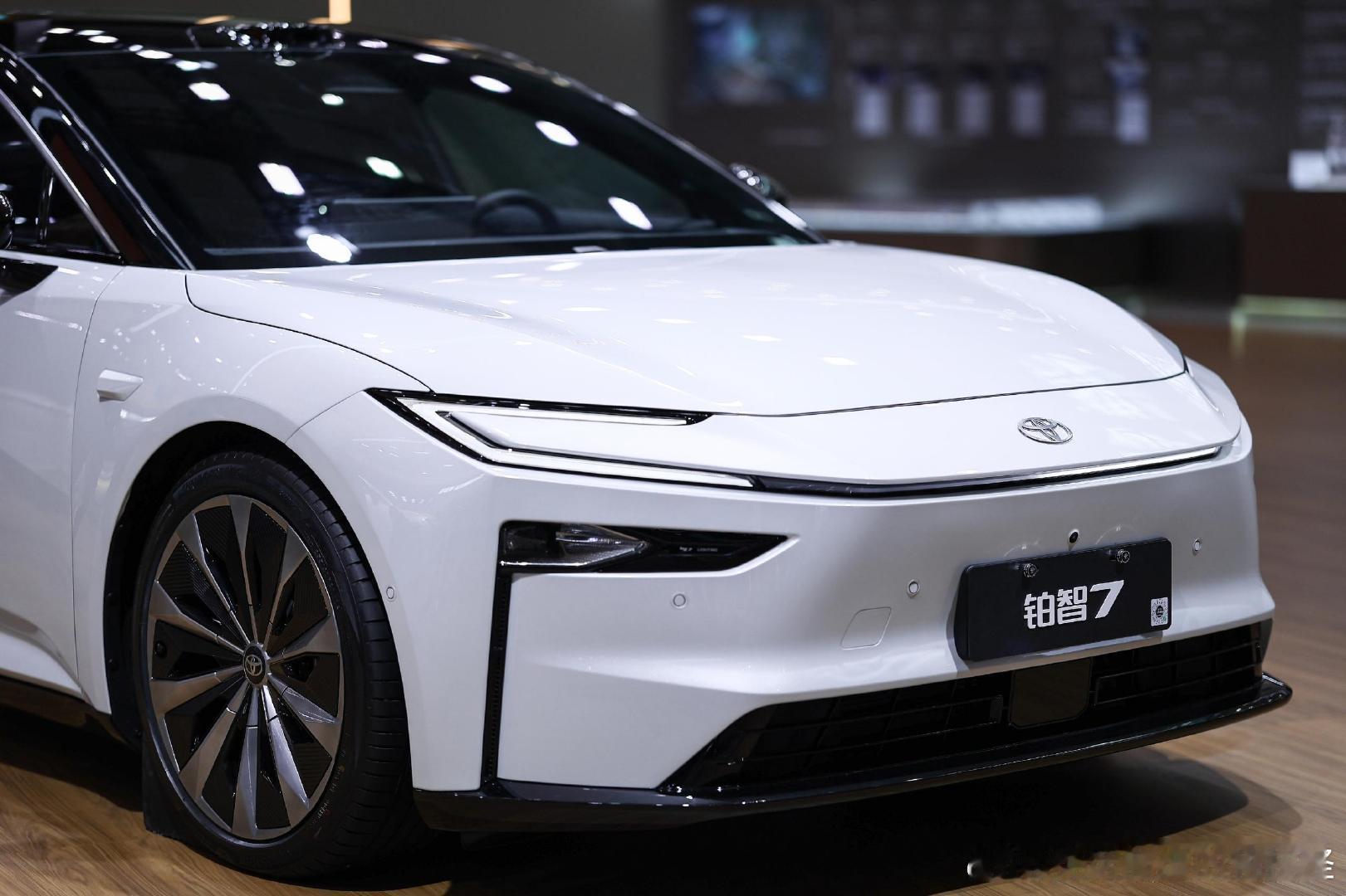 广州车展看到了铂智7，直接把实用与舒适拉满了，超5米车身+3米长轴距，后排葛优躺