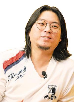 1988年，18岁的高晓松在青岛街头偶遇一位算命先生，他突发奇想问道：“我什么时