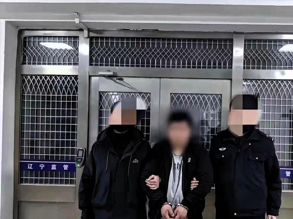 太让人心寒了！近日辽宁一男子，发现最近金价一路飙升，就琢磨着把家里100克黄金卖