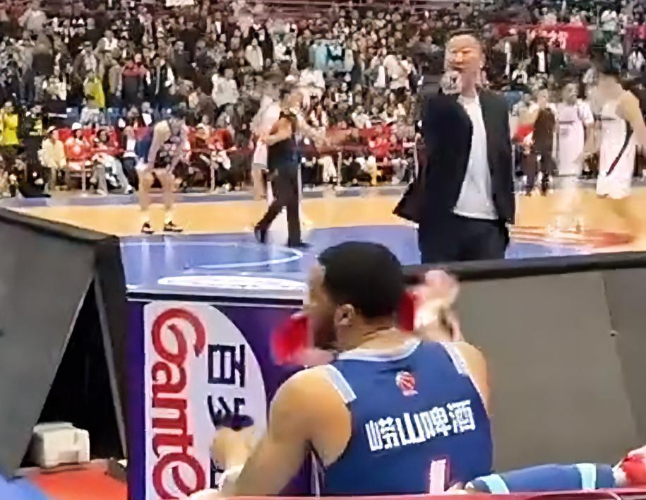 王奕博：王队，这刘指导在公开场合这么辱骂韦瑟斯庞，影响不好吧？？？王睿泽：16