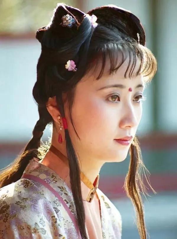 网友问《红楼梦》为啥从香菱开始写？这问题琢磨起来还挺有意思的。你看开篇就说
