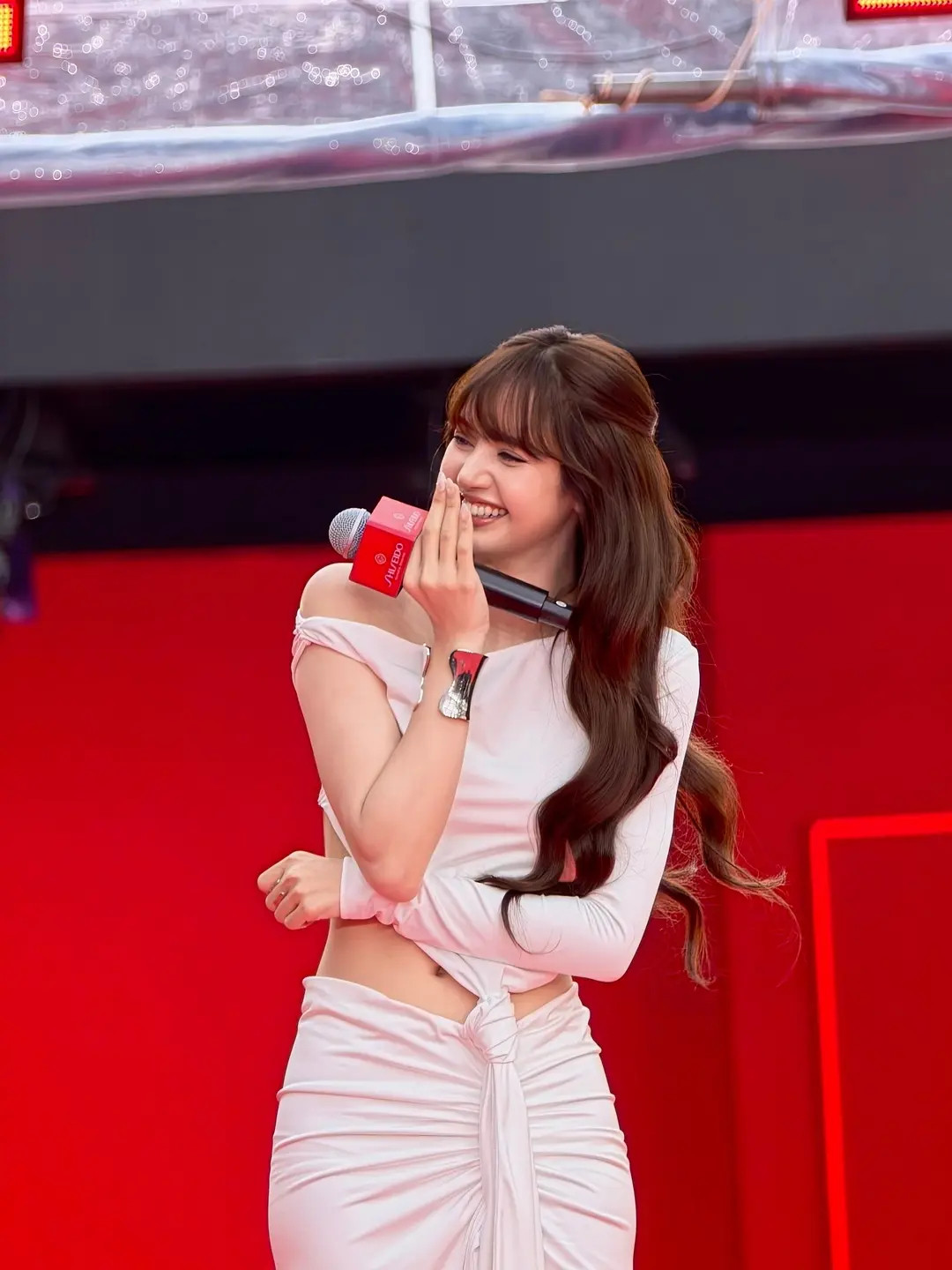 lisa泰国资生堂活动被美晕了