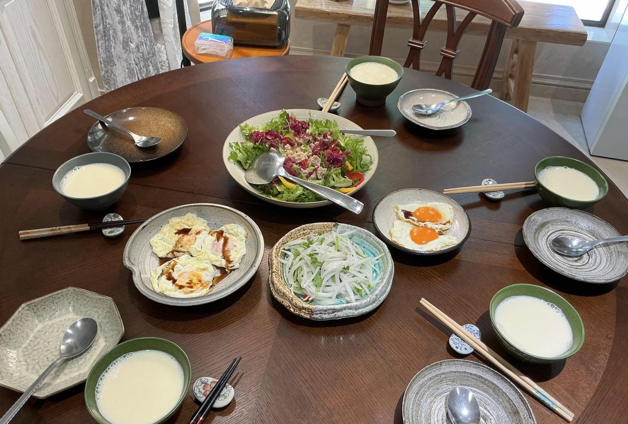 昨晚有餐会，所以今天早餐简单点。