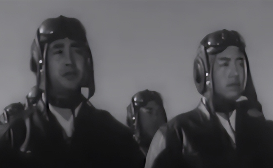 1953年，一架台湾军机在返回金门的途中，领航员突然将手枪对准飞行员的脑袋，命令