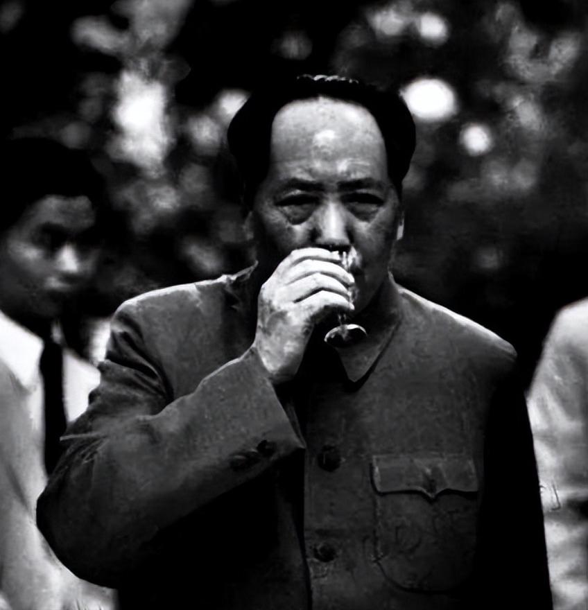 毛主席在中南海去世以后，发生了一件怪事，秘书以及工作人员表示，以前从来没有发生过