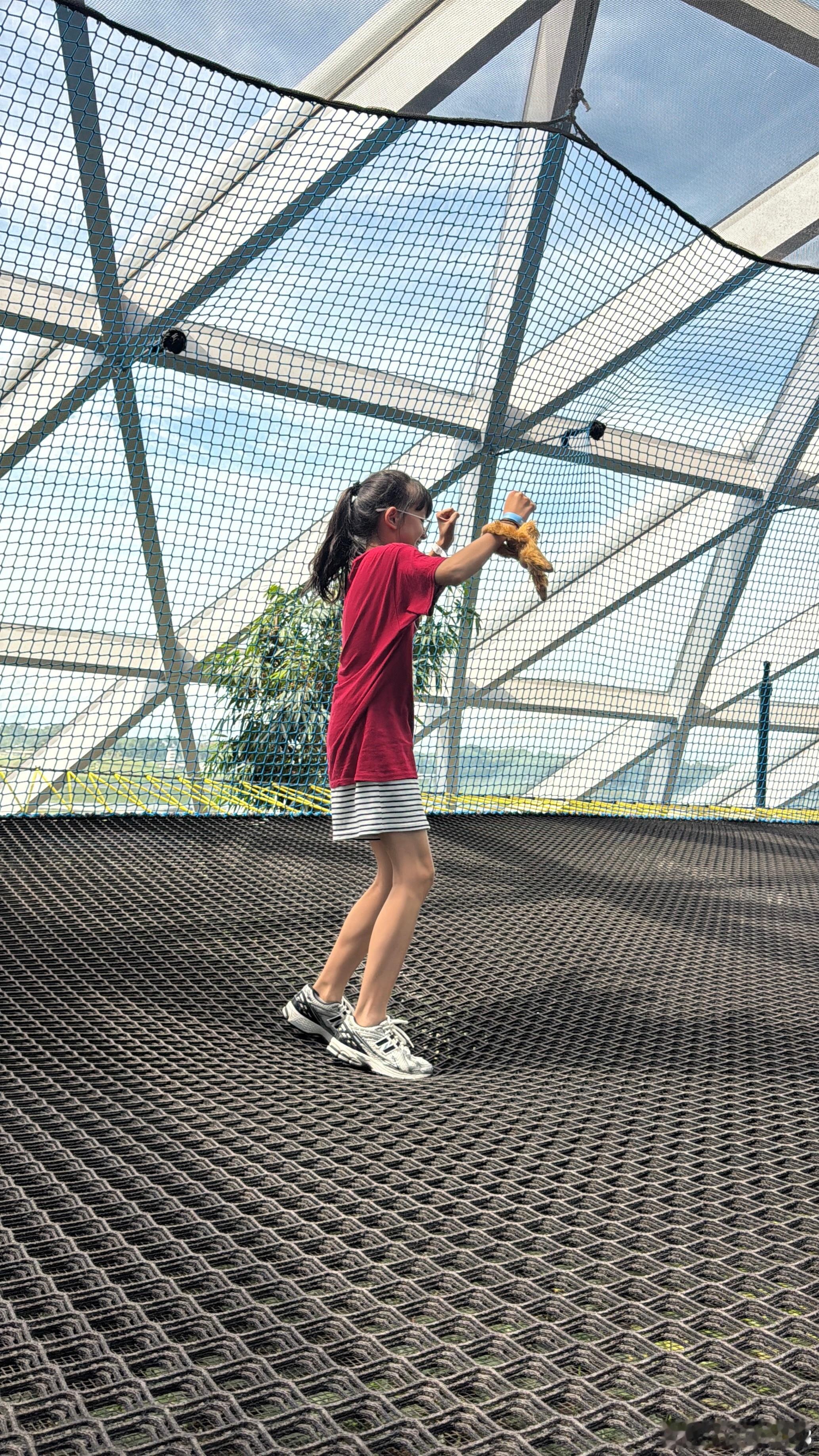 小朋友的第一个秋假结束了，明年还有个春假，不知道初三学业忙了还能继续放假不