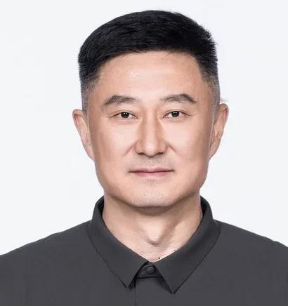 昨晚看球，老球迷我得说，赛场上有点耐人寻味。北控这场把邹雨宸轮休，显然是想把力