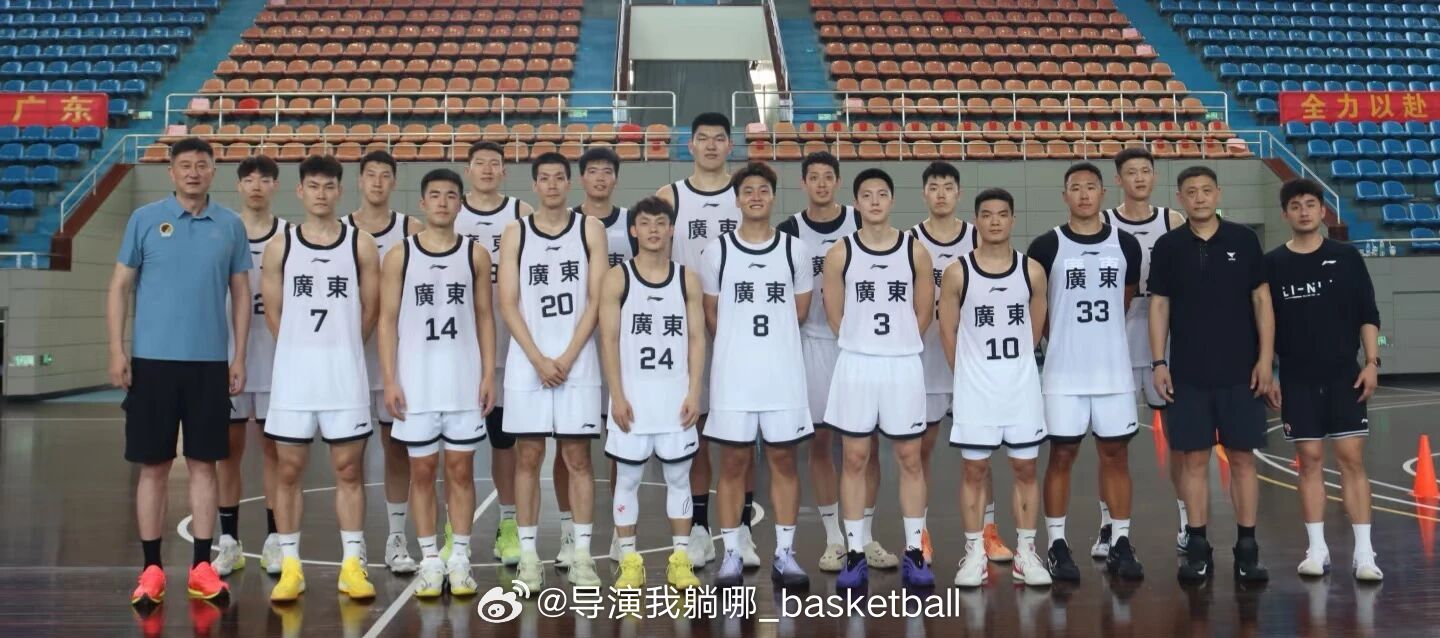 本届全运会男篮成年组最大的夺金热门广东队在赛前公布了12人名单：12名球员来自1