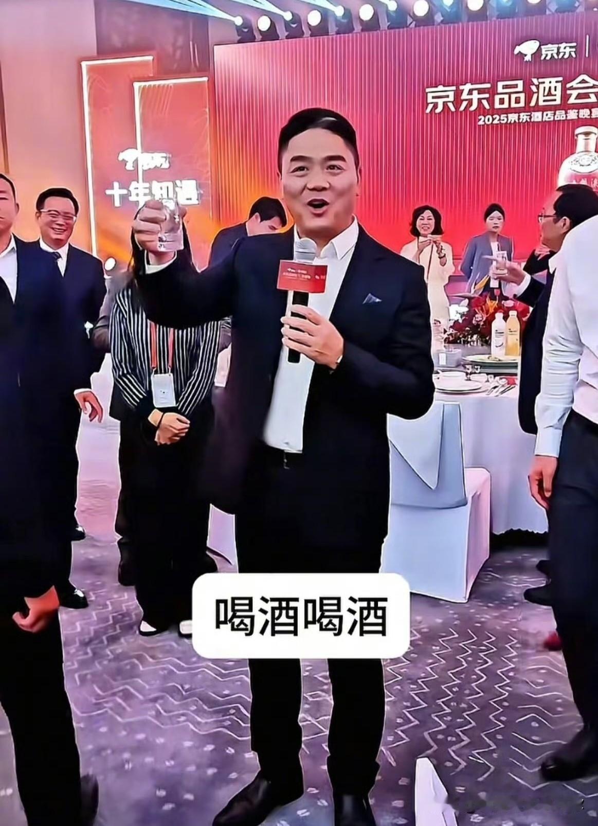 刘强东这次藏不住了。京东工业一口气闯过港交所聆讯，他名下明晃晃就要摆上第六家