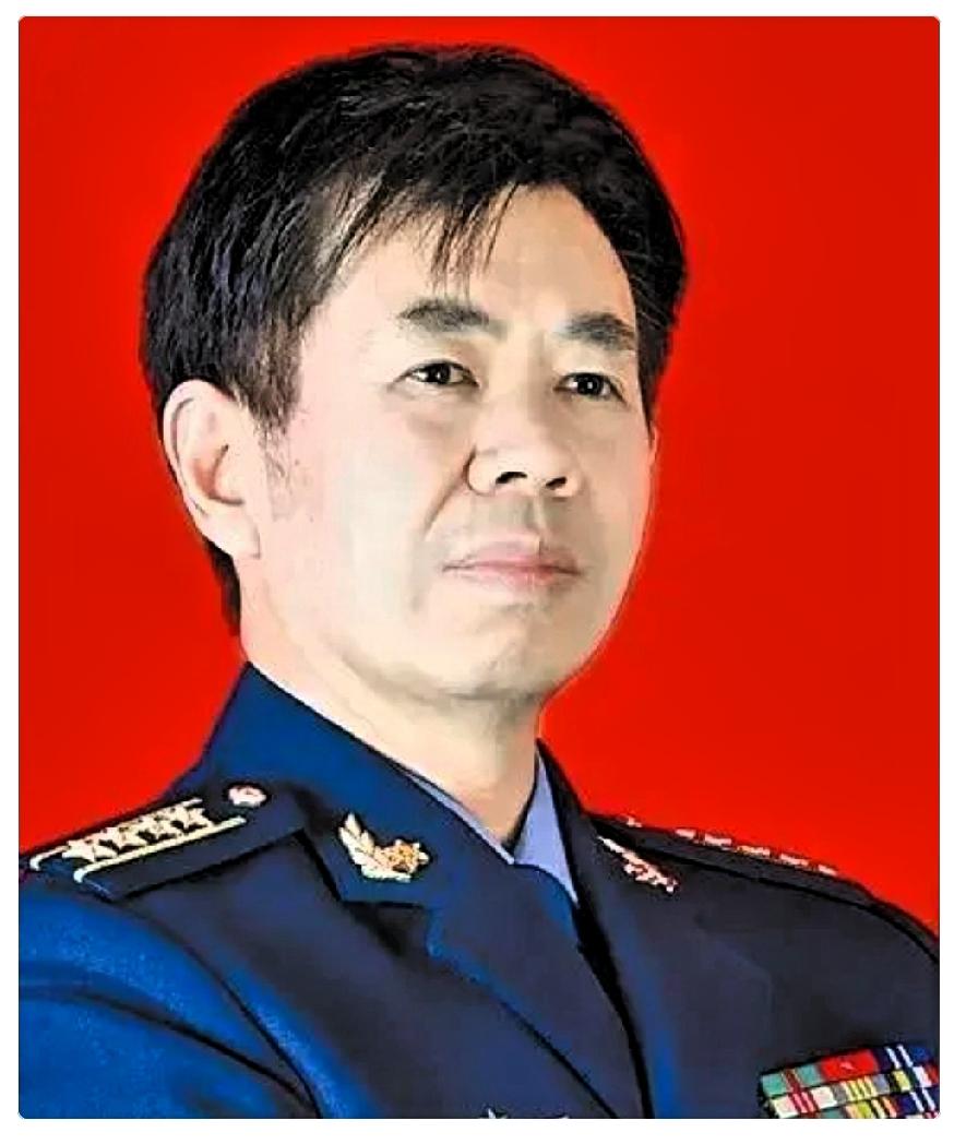 “刀都举酸了，龙还在你头顶吐口水。”戴旭这句话把军演直播里那些高清慢镜头一下戳
