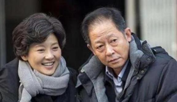 1988年，21岁的徐帆疯狂倒追老师王志文，同居了3年之后，王志文发现徐帆劈腿了