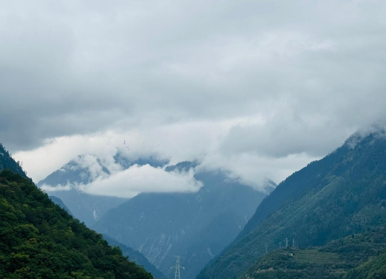 我心心念念的地方九寨沟我终于来了，从成都到九寨沟全程免高速费，路过李白故里，绵阳