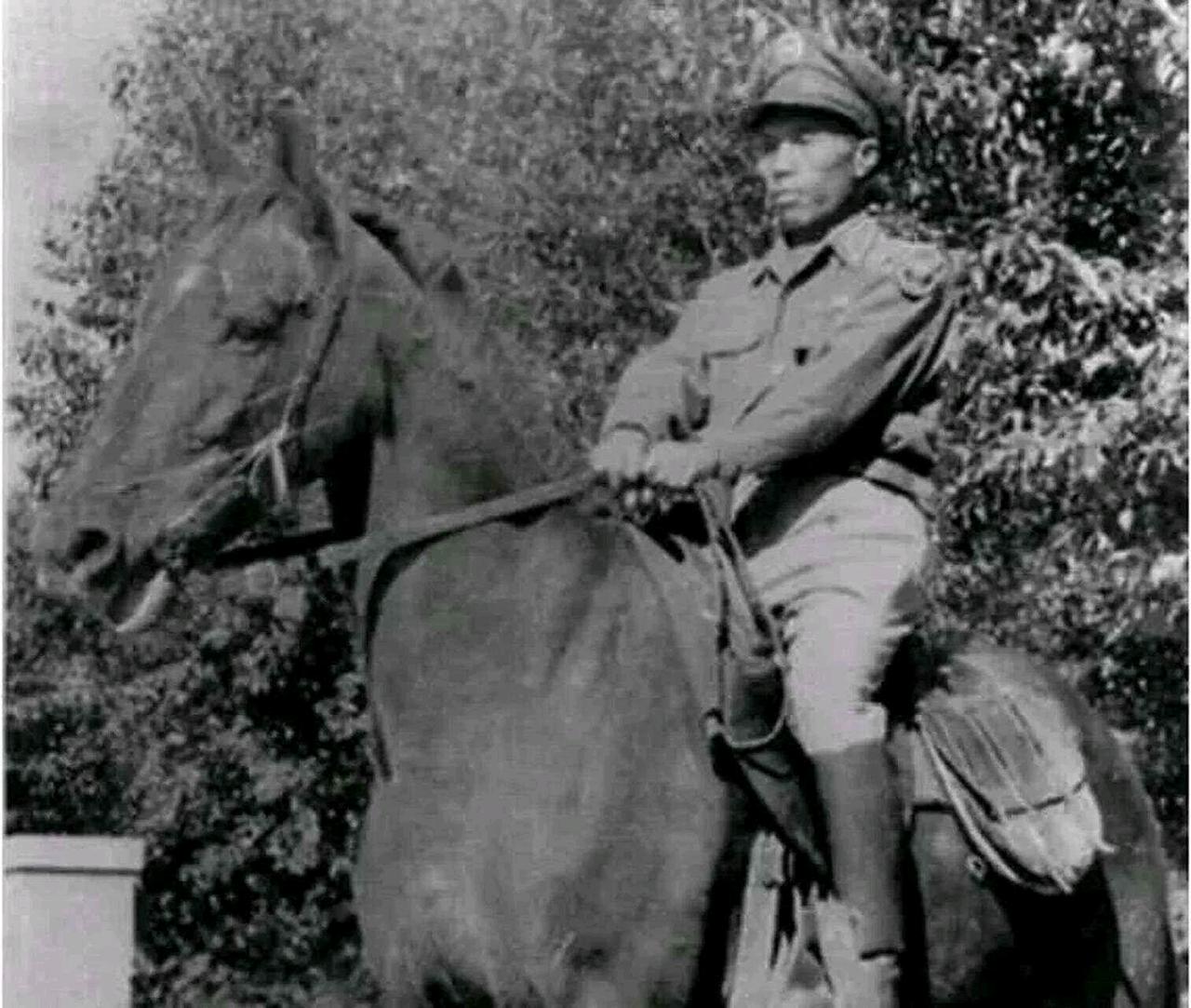 1950年，曾经创造仁安羌大捷的抗日英雄刘放吾少将因薪资收入太低，为了养家糊口，