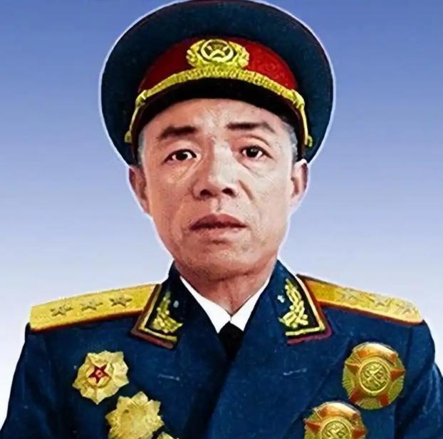 1973年12月，毛主席把八名大军区司令叫到中南海。那天，他拄着拐杖，却一句寒暄
