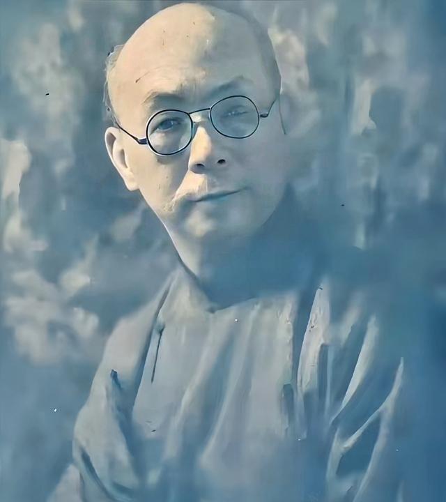 中国最大的汉奸是谁？他远比汪精卫更加可恨。要是没有他，日本连中国大门都进不了。在