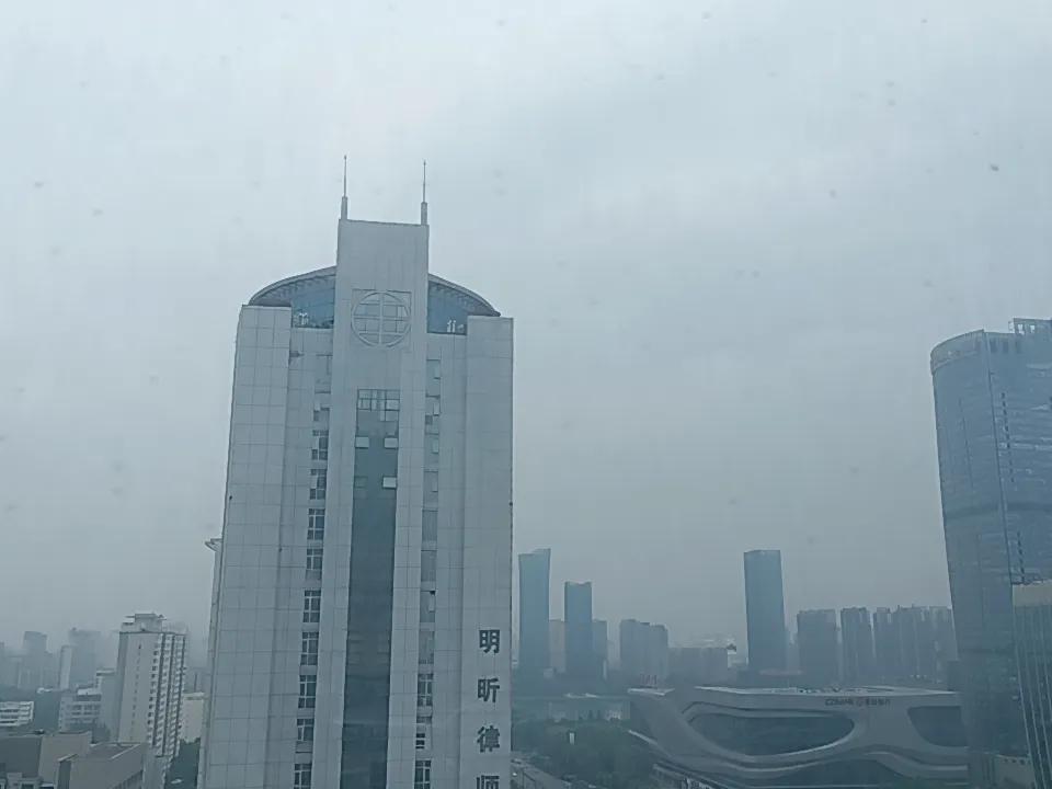 孩子又考了个倒数第一。回家跟没事人似的，该吃吃该睡睡，这让我很郁闷。更郁闷的