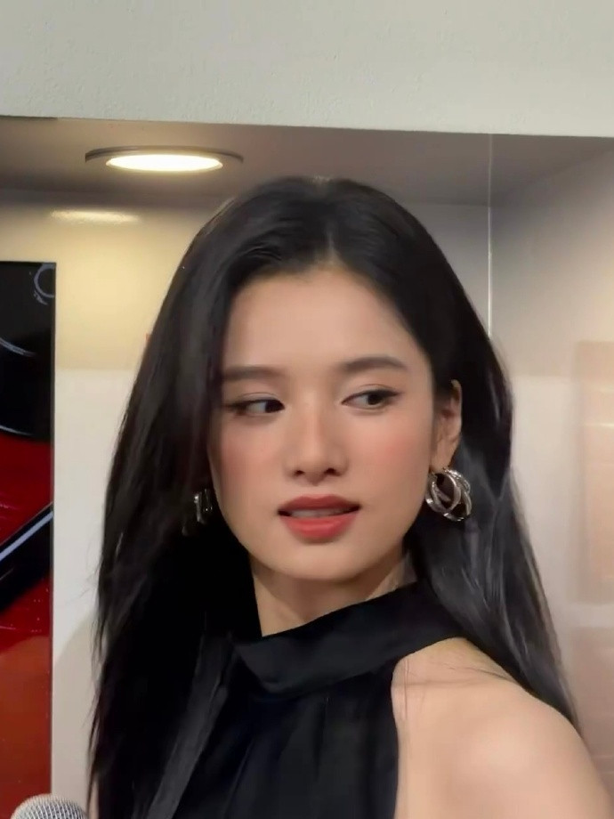 张婧仪黑长直御姐感张婧仪中式浓颜美张婧仪黑长直御姐感，张婧仪中式浓颜美，谁懂一