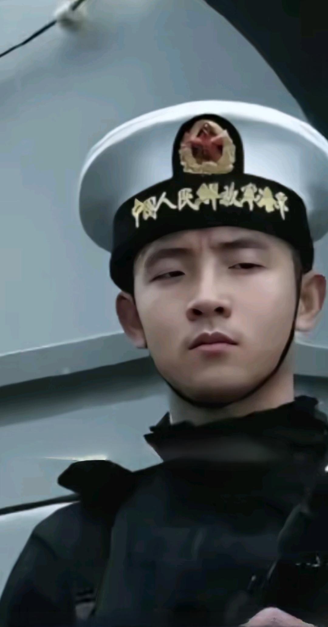 日媒给照片取名“帝国的蔑视”名符其实。2019山西052D太原舰访问日本，一